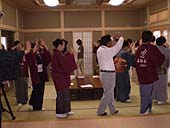 「イッチョライ節」総踊り